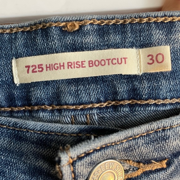 Levi’s High Rise Bootcut Jeans - Picture 3 of 3